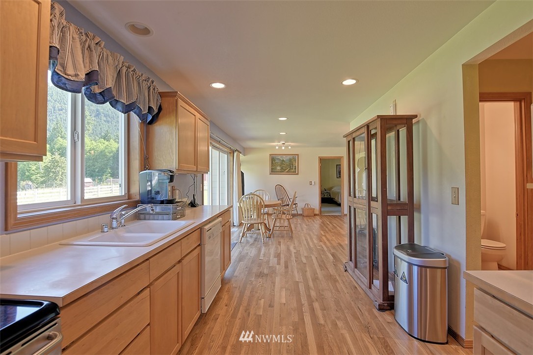 17501 Russian Road Arlington, WA 98223 - Photo 9 of 24 Gallery Image 9