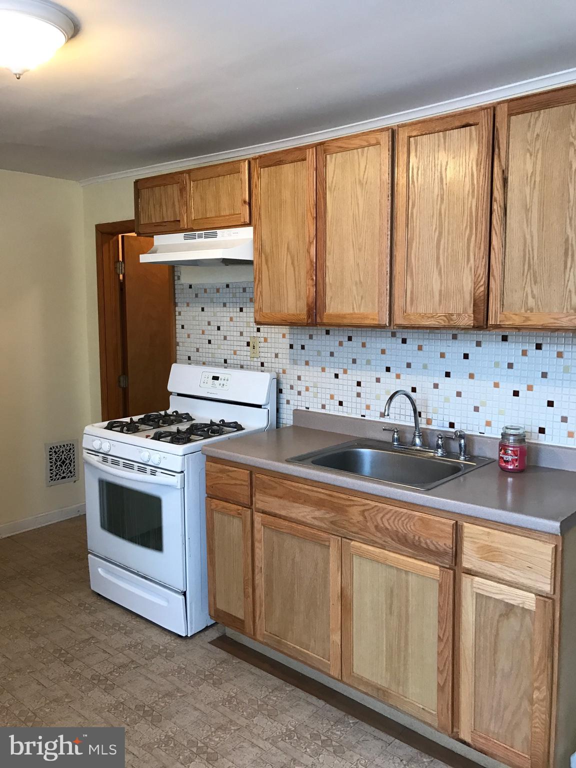 1371 Collings Road Camden, NJ 08104 - Photo 3 of 9