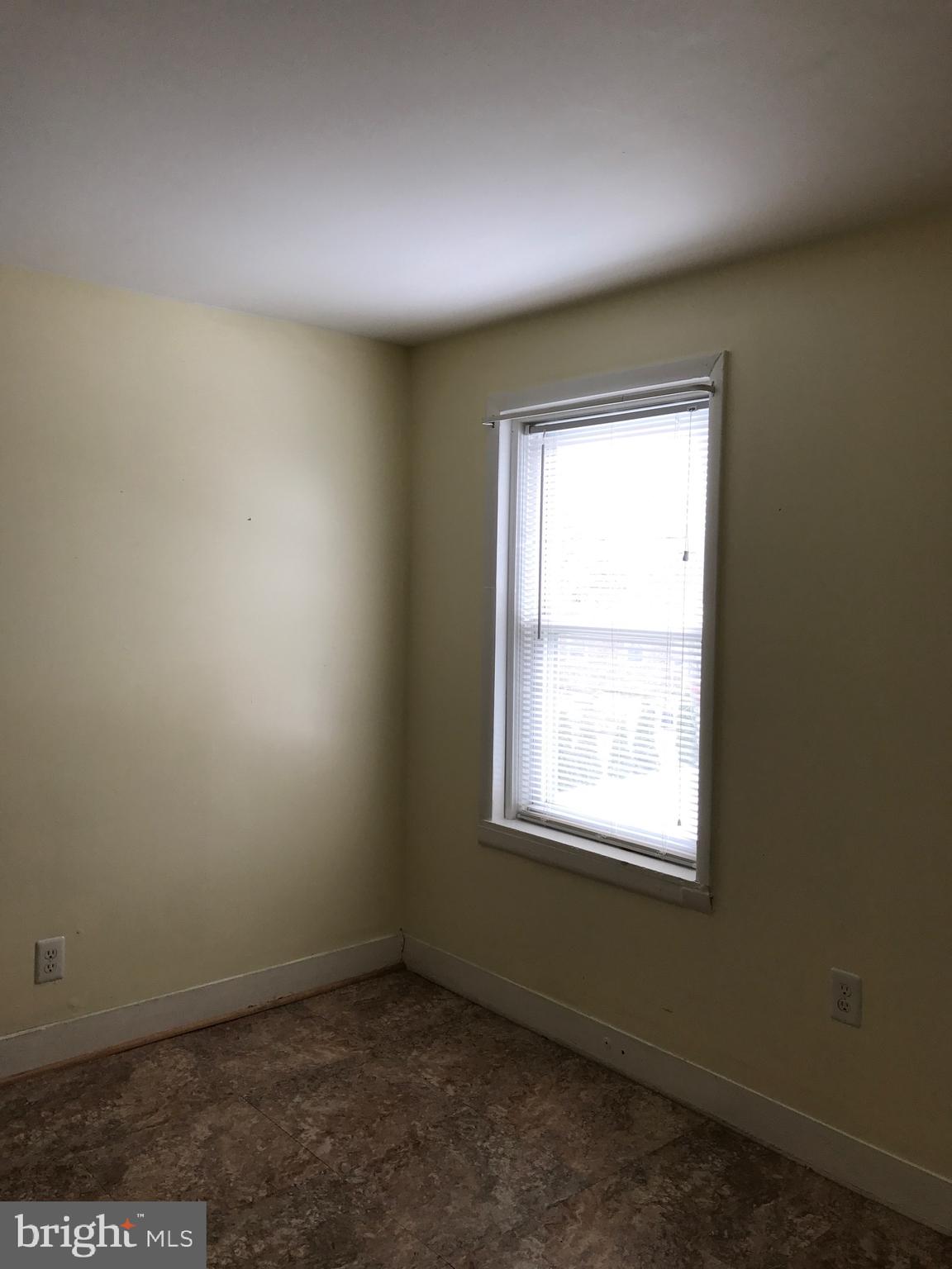 1371 Collings Road Camden, NJ 08104 - Photo 5 of 9