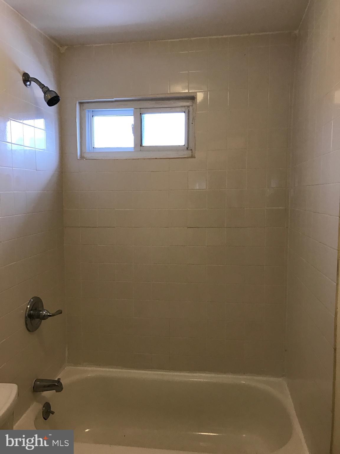 1371 Collings Road Camden, NJ 08104 - Photo 7 of 9