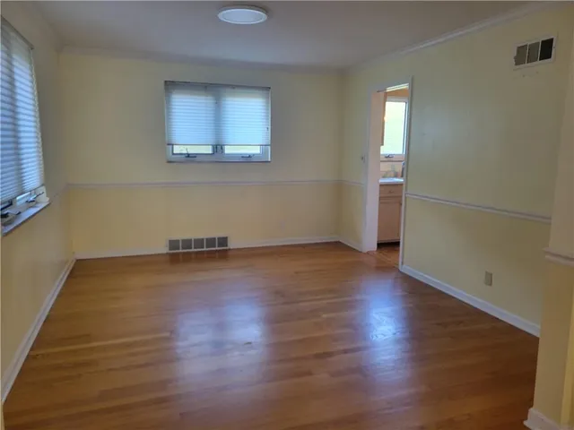 a view of empty room with window