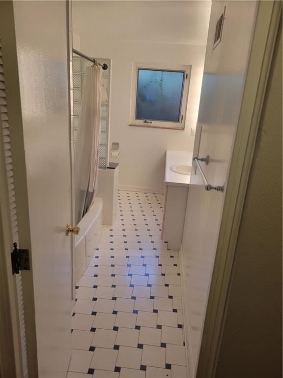 1260 Fox Chapel Road Pittsburgh, PA 15238 - Photo 18 of 29 a bathroom with a shower and a toilet