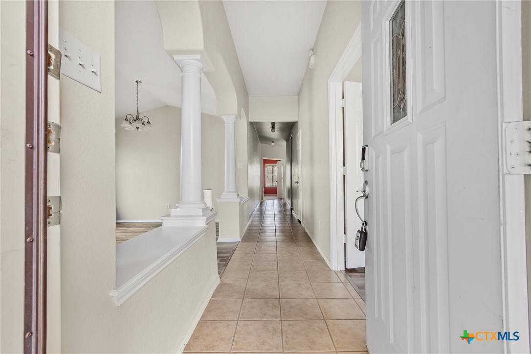 200 Memory Lane Harker Heights, TX 76548 - Photo 3 of 27 a bathroom with a bathtub and a shower
