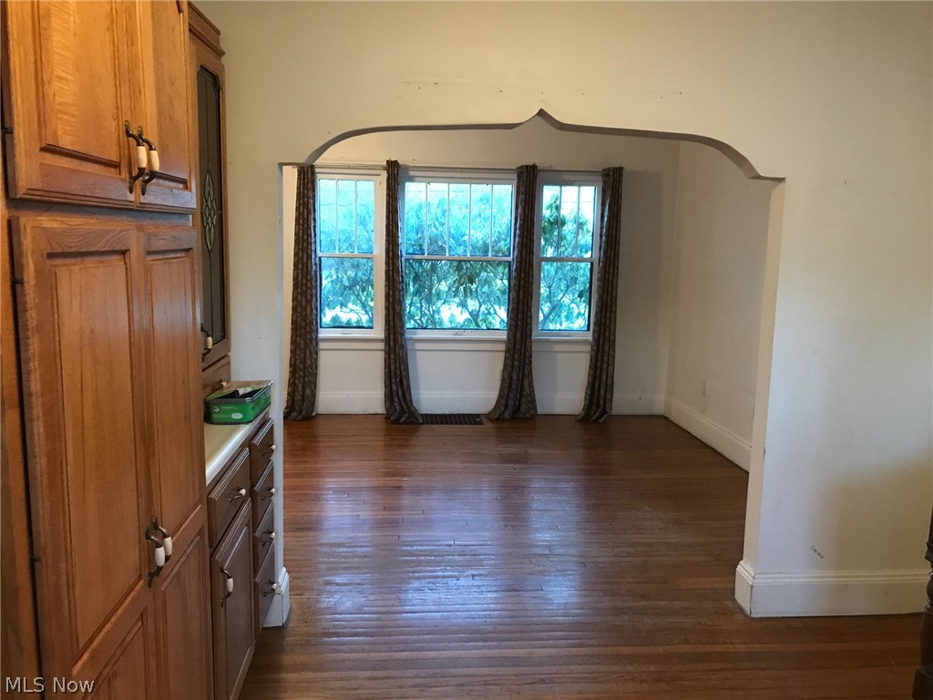 3352 Wadsworth Road Norton, OH 44203 - Photo 8 of 33 Dining rm to Liv Rm