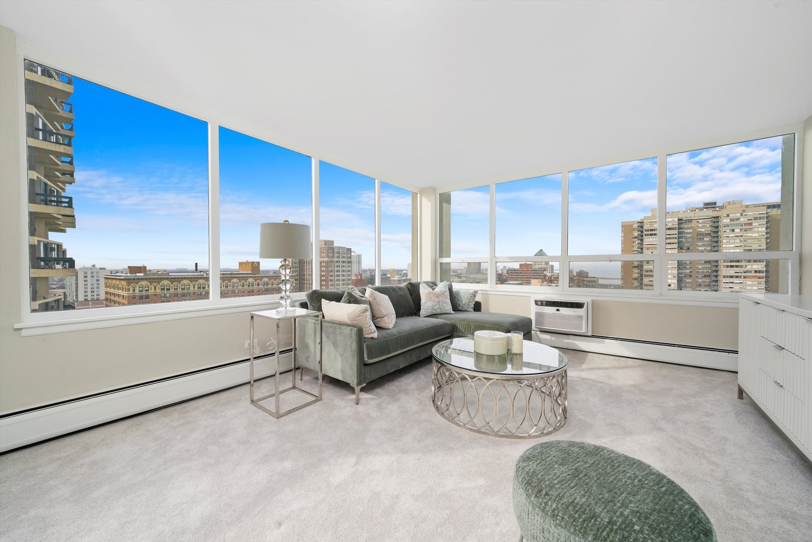6171 North Sheridan Road, Unit 1401 Chicago, IL 60660 - Photo 11 of 29 a living room with furniture and a large window