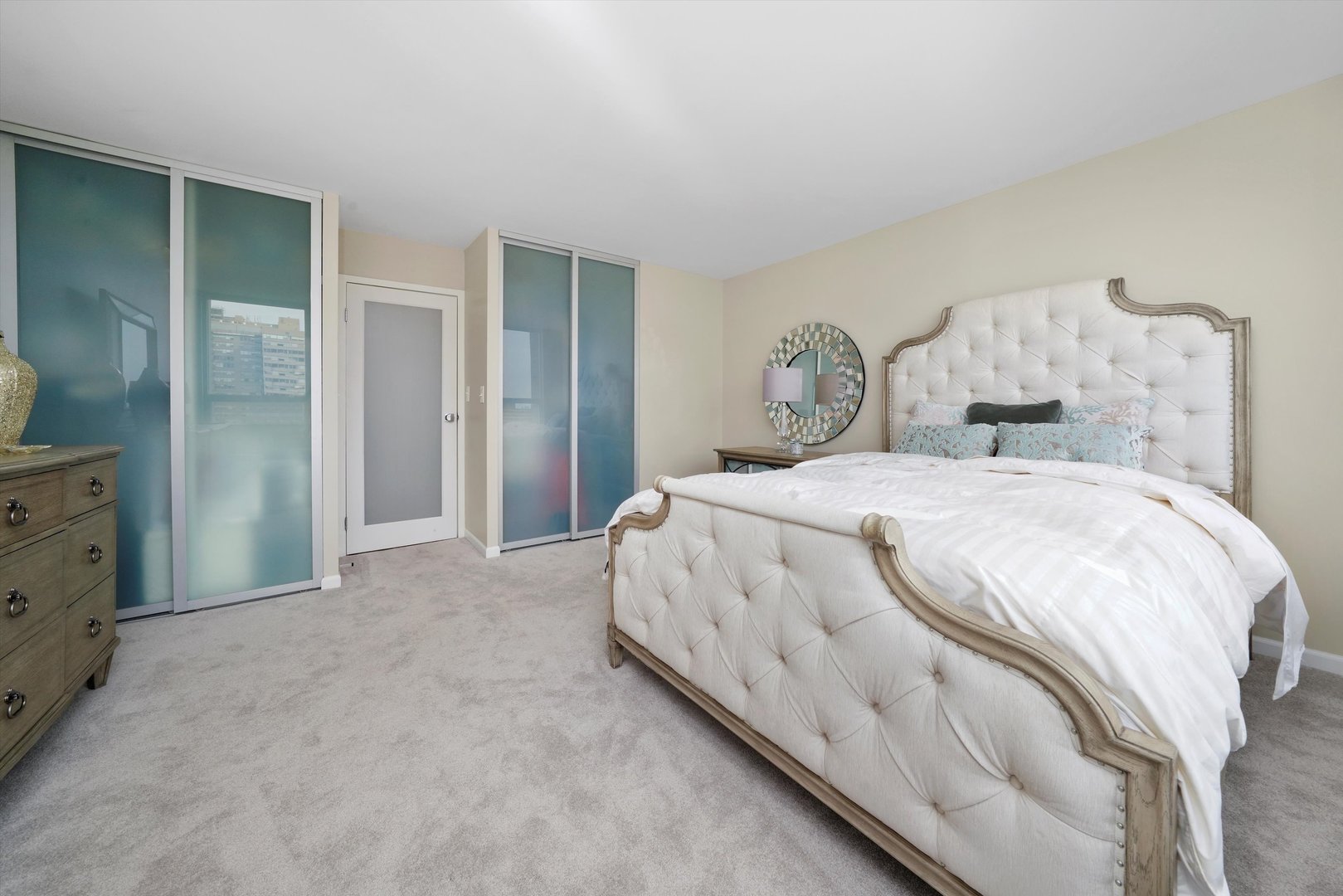 6171 North Sheridan Road, Unit 1401 Chicago, IL 60660 - Photo 15 of 29 a large white bed in a white room