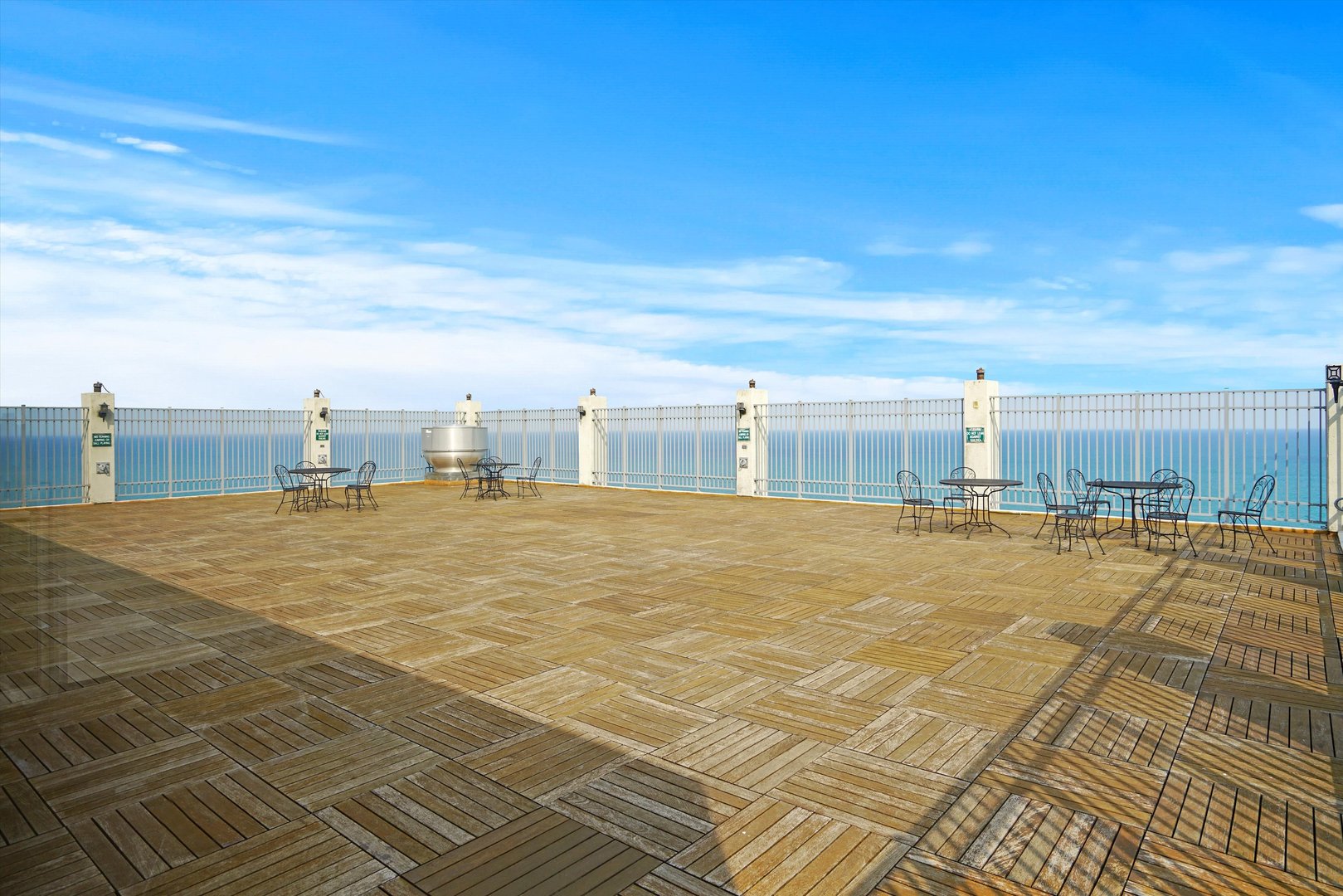 6171 North Sheridan Road, Unit 1401 Chicago, IL 60660 - Photo 20 of 29 a view of a swimming pool