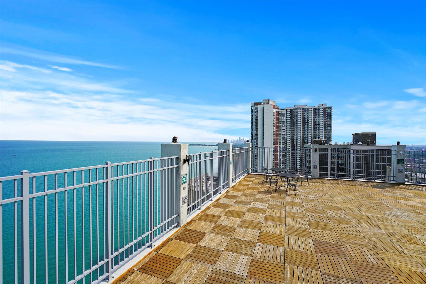 6171 North Sheridan Road, Unit 1401 Chicago, IL 60660 - Photo 22 of 29 a view of terrace with city view