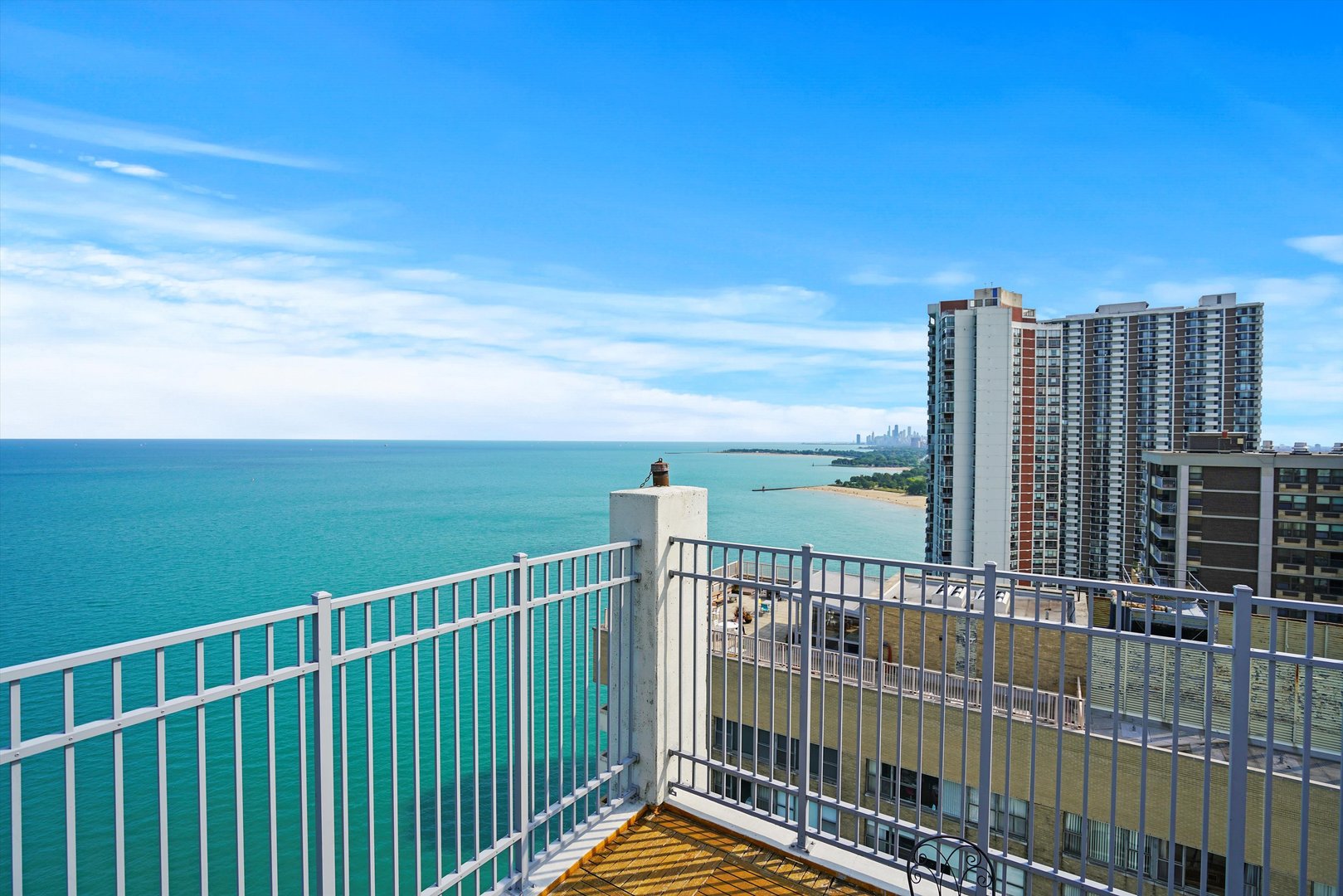 6171 North Sheridan Road, Unit 1401 Chicago, IL 60660 - Photo 23 of 29 a view of city with balcony