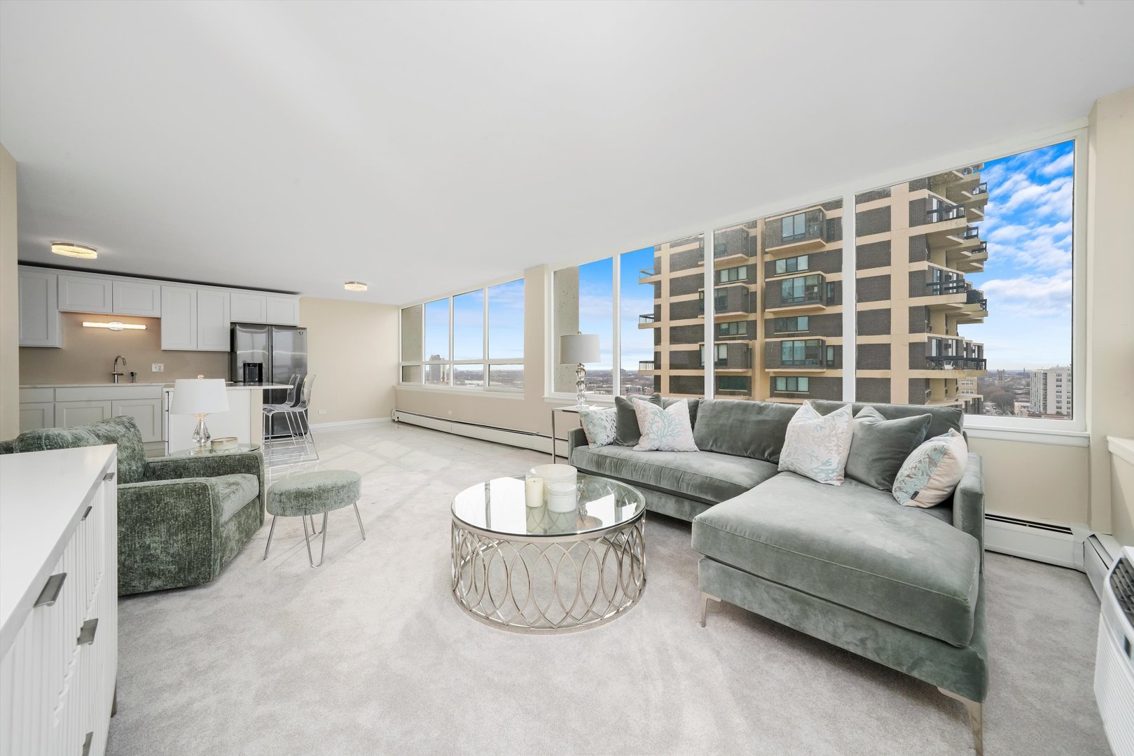 6171 North Sheridan Road, Unit 1401 Chicago, IL 60660 - Photo 8 of 29 a living room with furniture and a large window