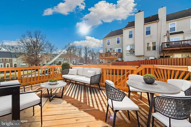 $600,000 | 14501 Brookmoor Lane, Centreville, VA 20120