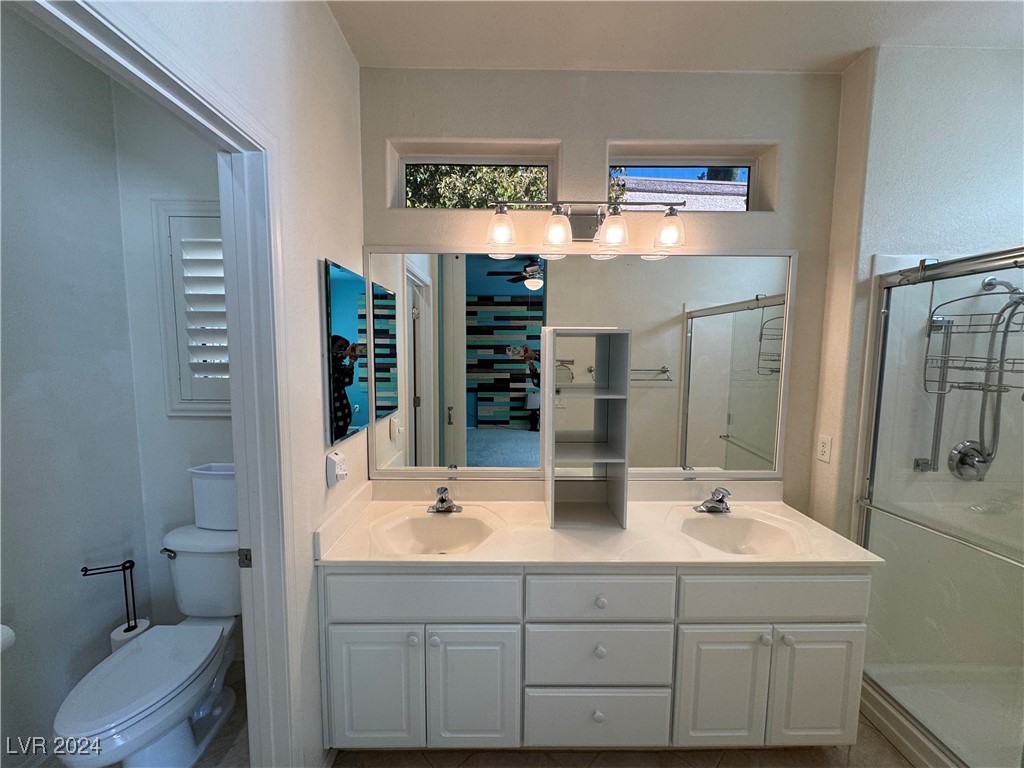 3025 Fort Stanwix Road Henderson, NV 89052 - Photo 28 of 45 Double Vanity Sinks