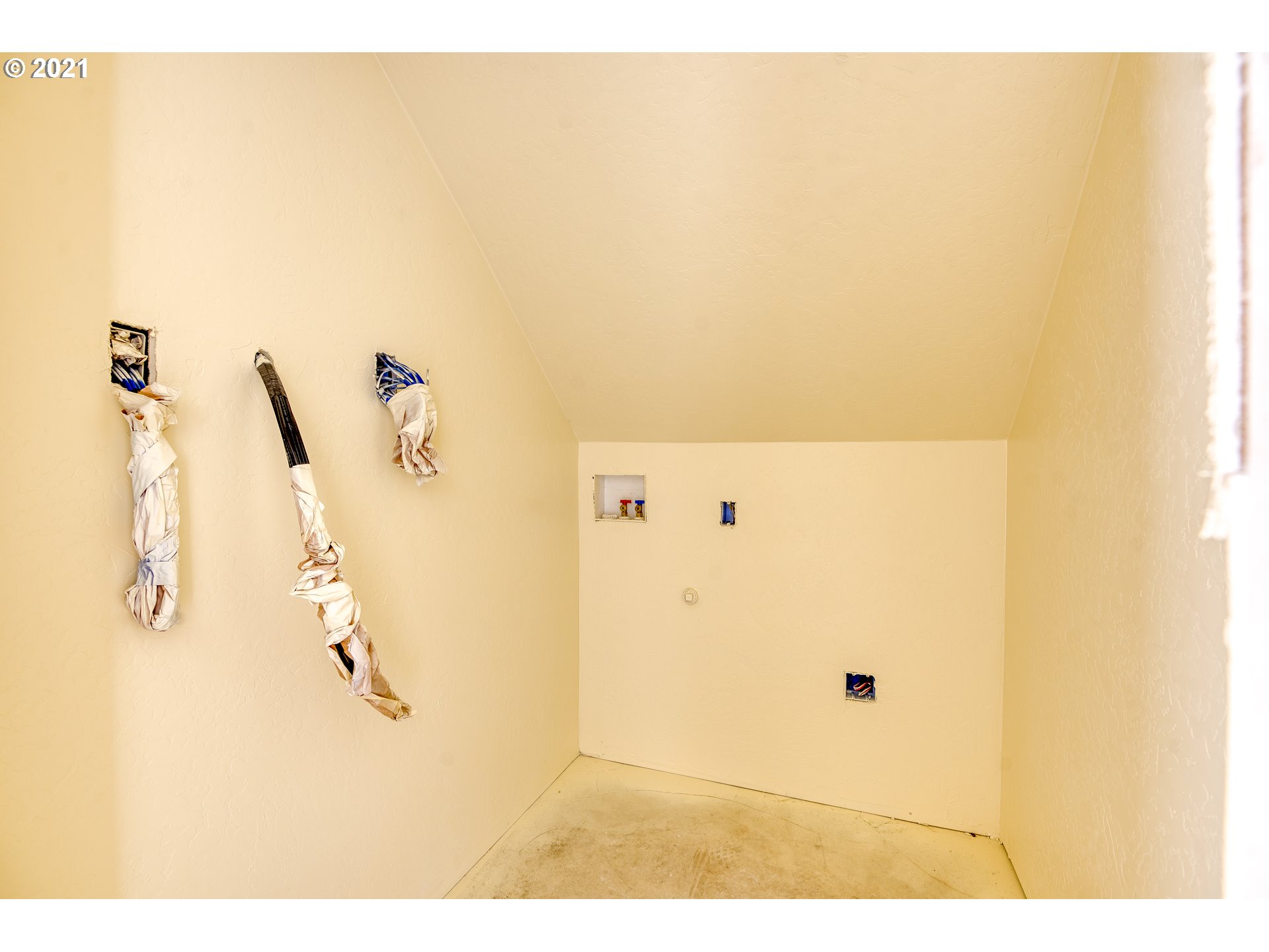 406 6th Street Myrtle Point, OR 97458 - Photo 13 of 30 Gallery Image 13