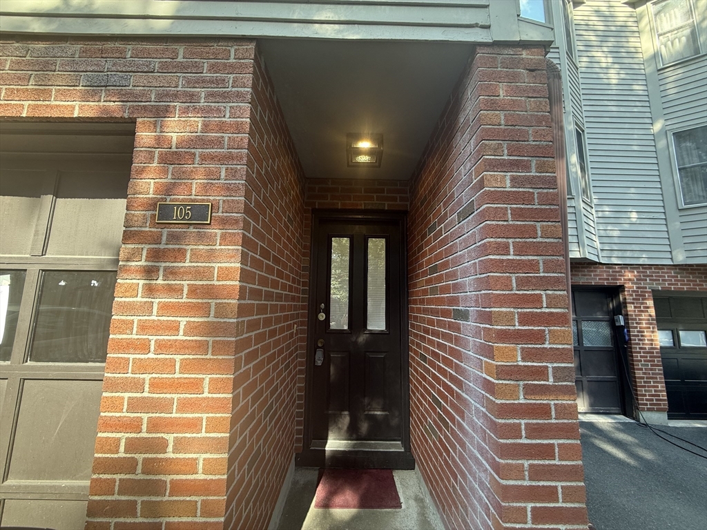 105 Beaconsfield Road, Unit 1 Brookline, MA 02445 - Photo 4 of 21