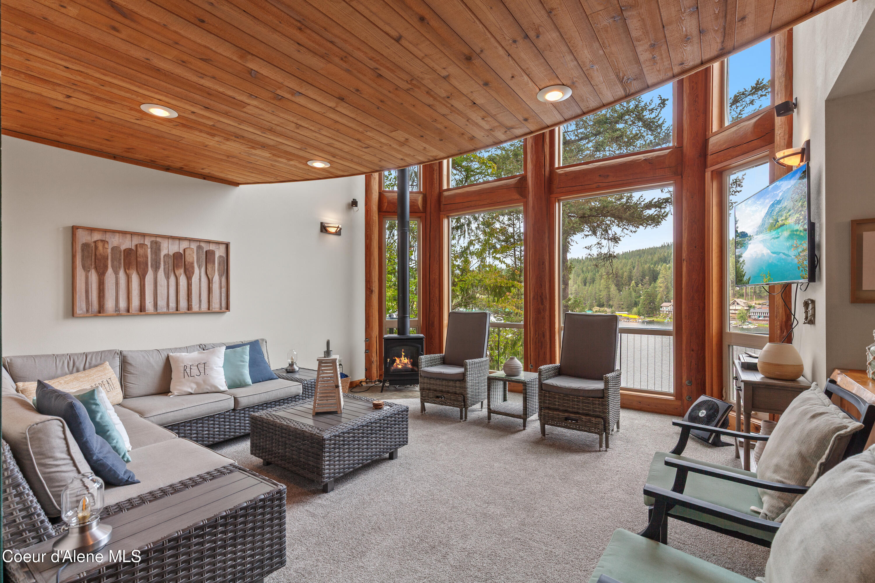 8247 West Shorecrest Road Coeur D'Alene, ID 83814 - Photo 3 of 54 LIVING ROOM