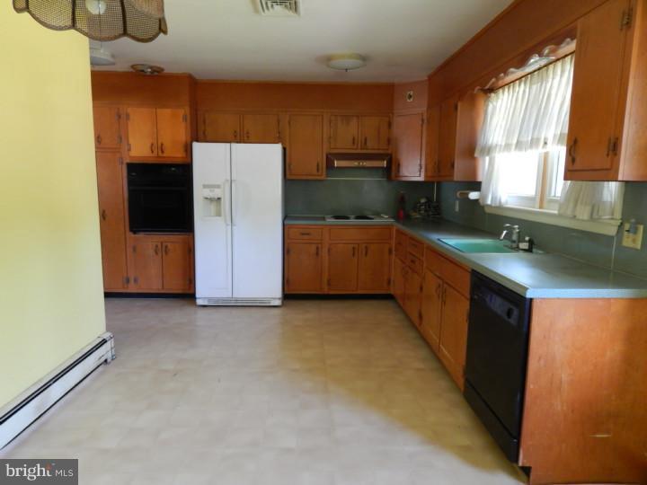 131 North Roland Street Pottstown, PA 19464 - Photo 5 of 18 Gallery Image 5