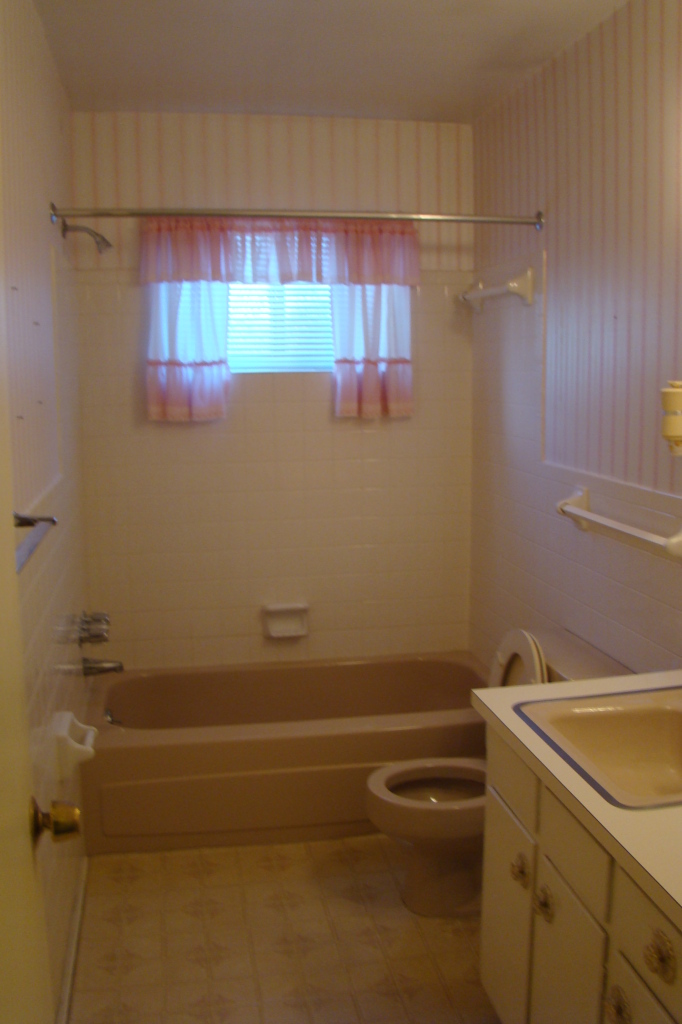 3472 Greencliff Road Roanoke, VA 24018 - Photo 8 of 16 BATHROOM