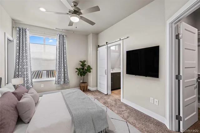 a view of entryway with window