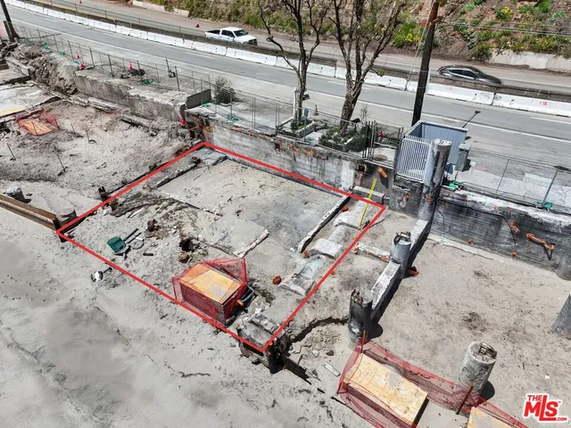 a view of the terrace of