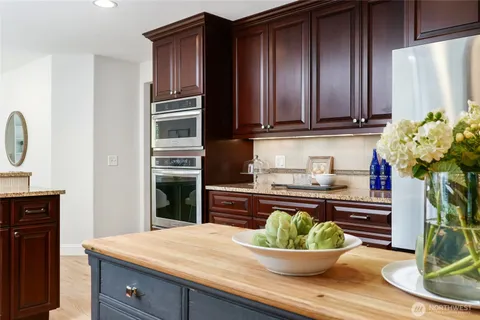 $1,625,000 | 6211 247th Avenue Northeast, Redmond, WA 98053