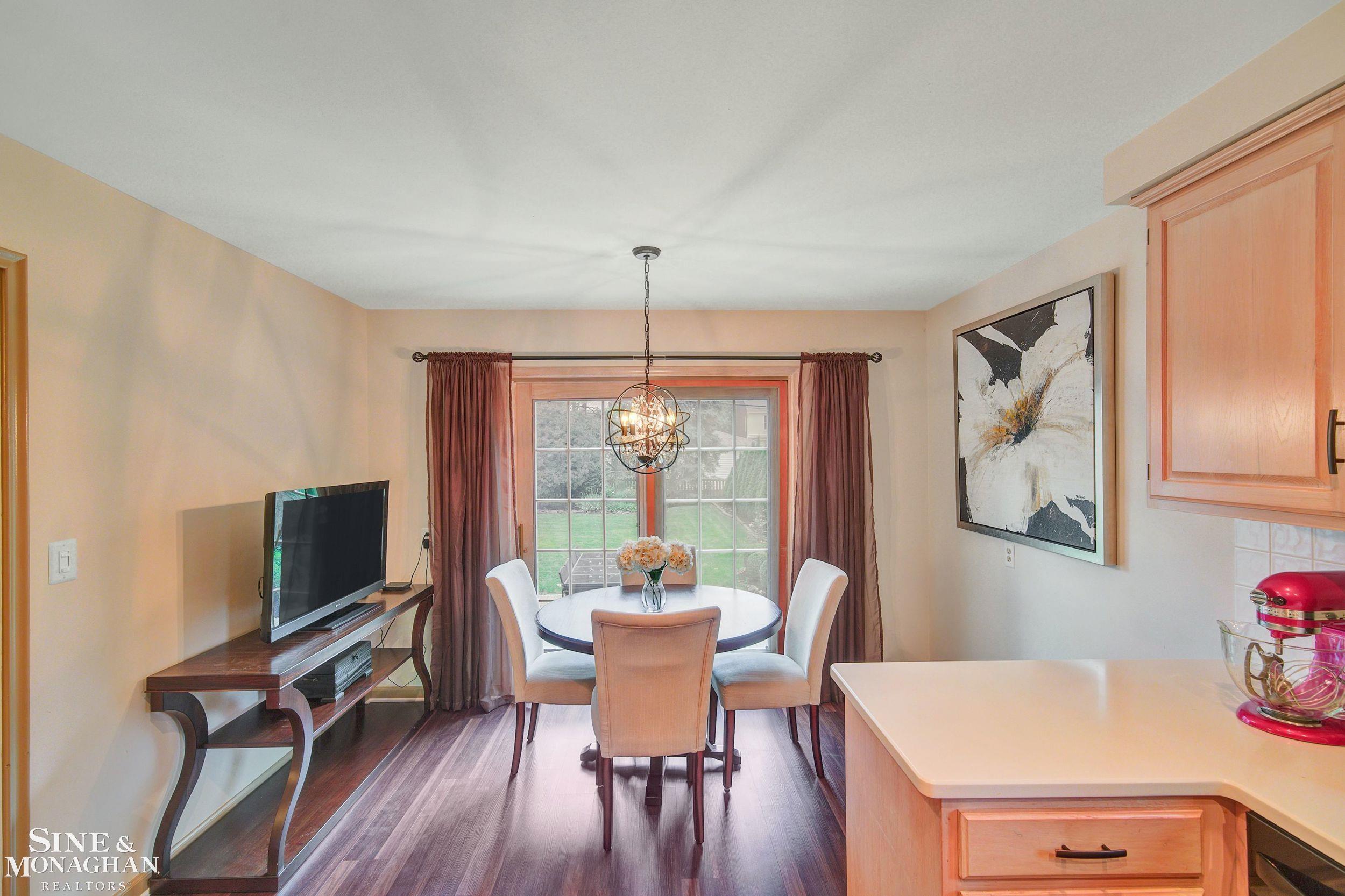 1886 Severn Road Grosse Pointe Woods, MI 48236 - Photo 9 of 38