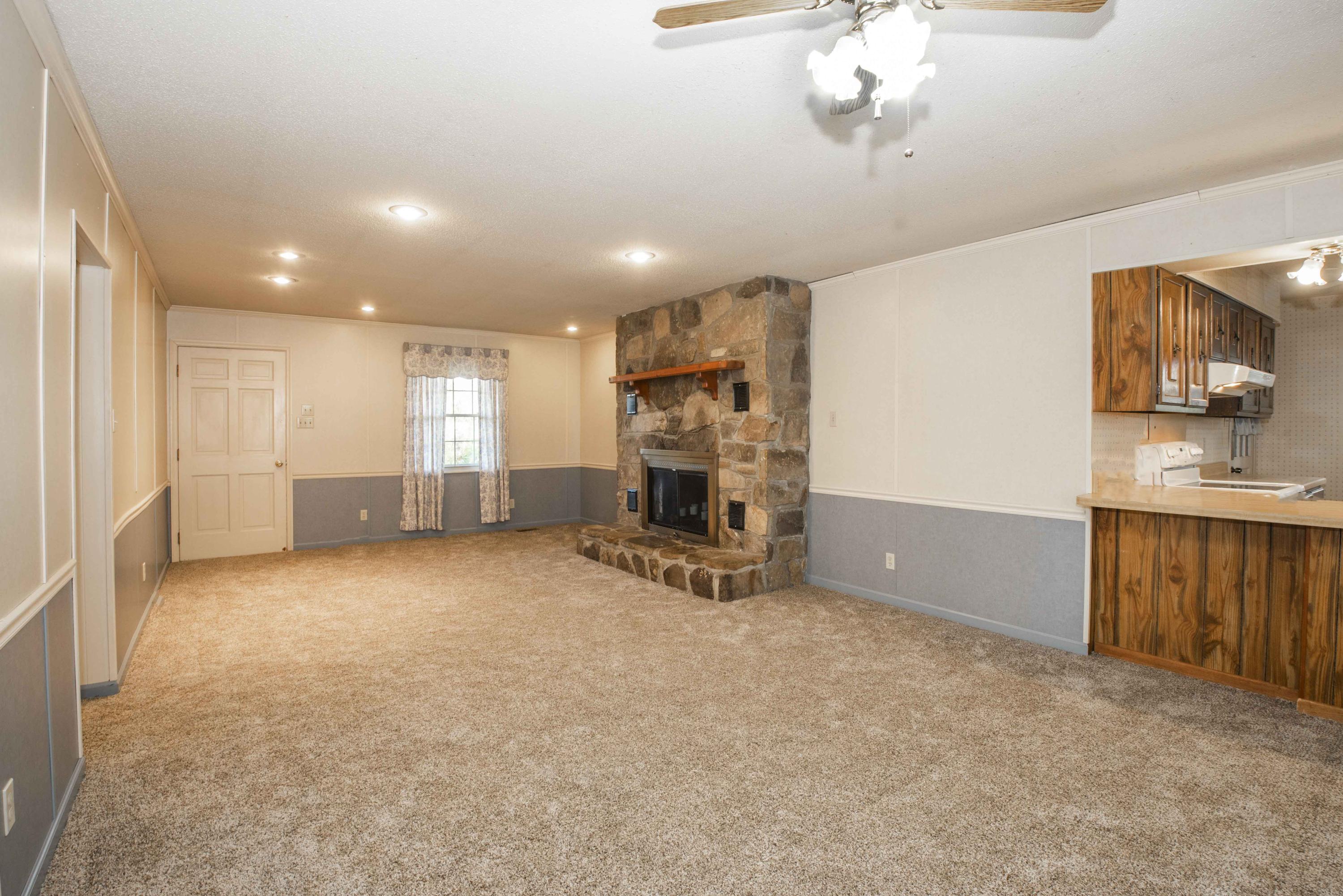 7710 Chestnut Hill Road Townsend, TN 37882 - Photo 4 of 38 Living 2_1