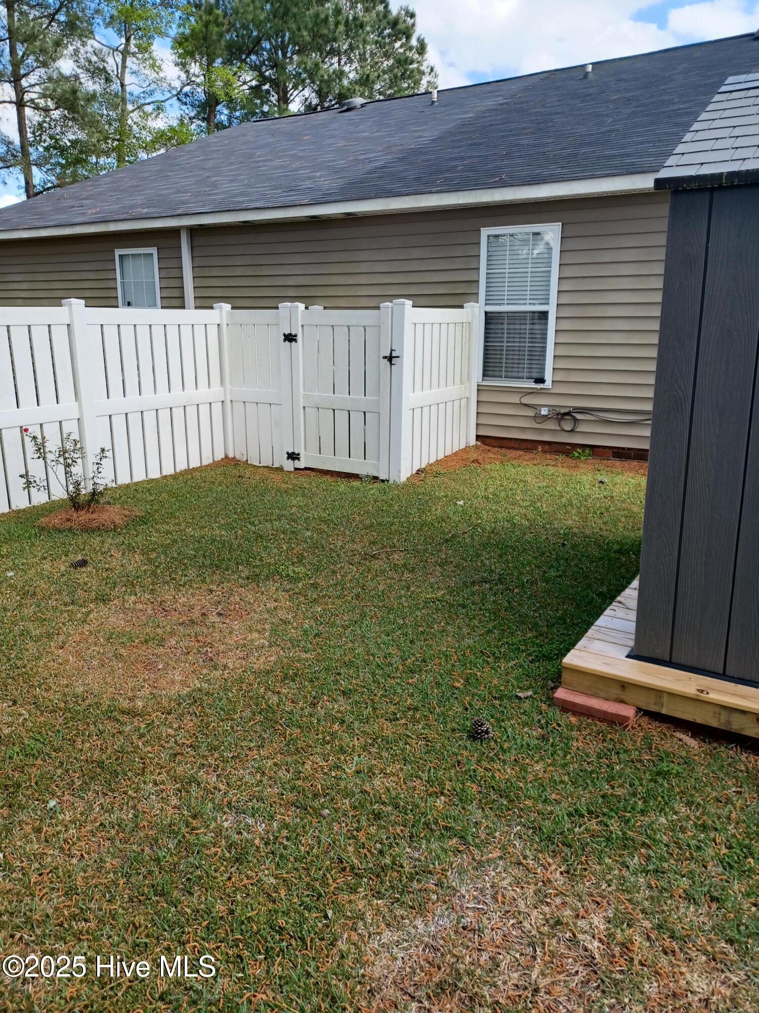 1929 Daly Waldrop Road Kinston, NC 28504 - Photo 15 of 17 privacy fence