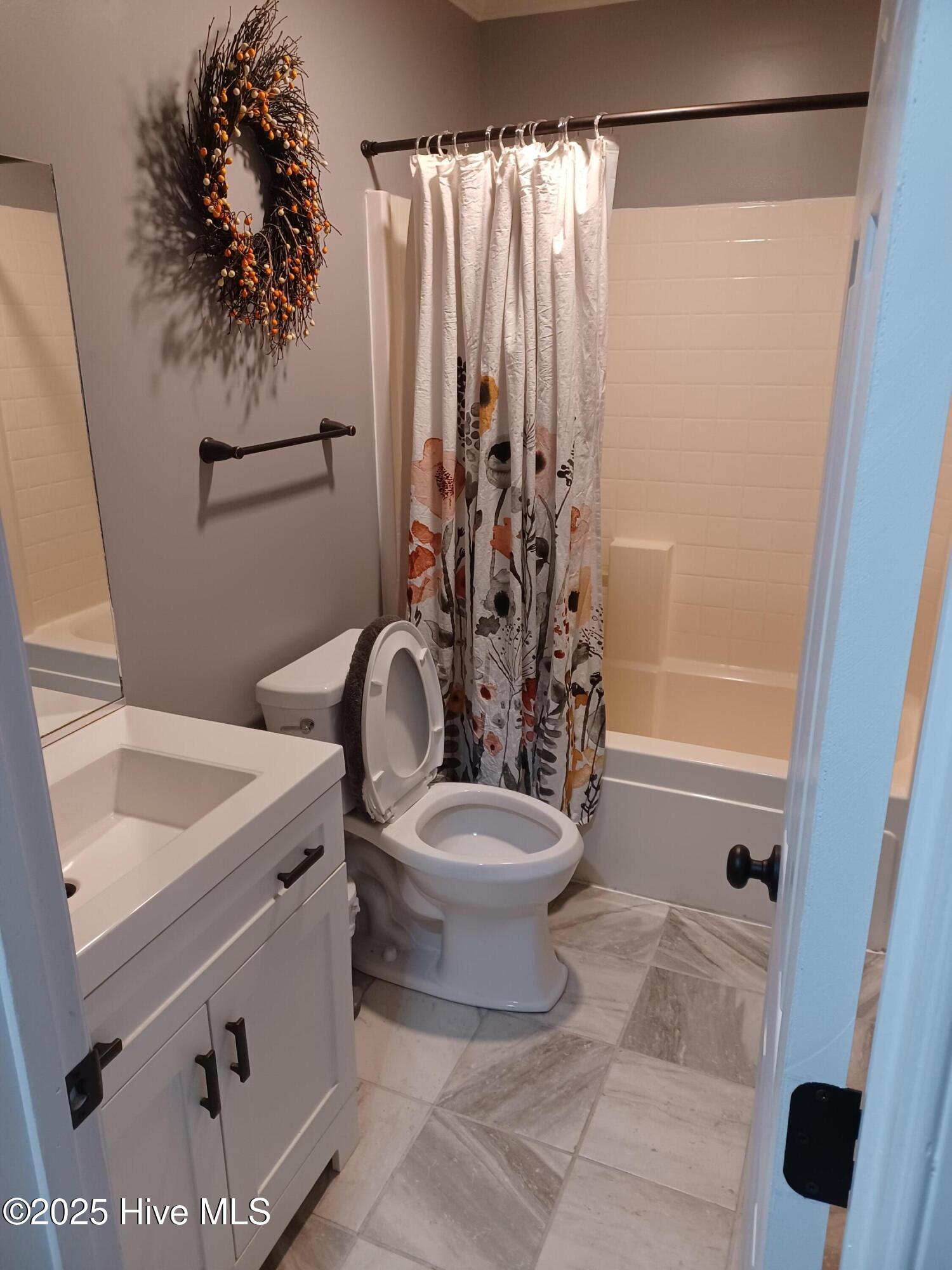 1929 Daly Waldrop Road Kinston, NC 28504 - Photo 10 of 17 hall bathroom