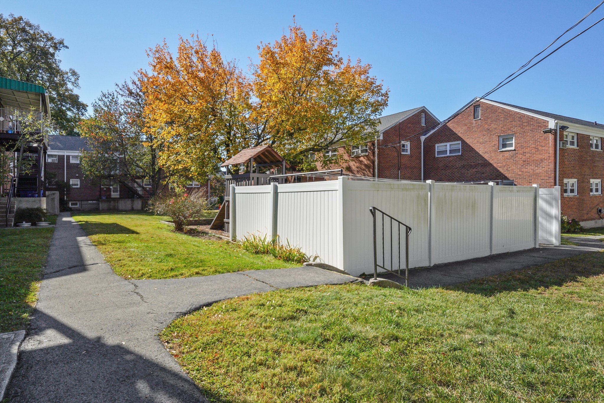 108 Strawberry Hill Avenue, Unit 1 Stamford, CT 06902 - Photo 19 of 20 a view of a back yard of the house