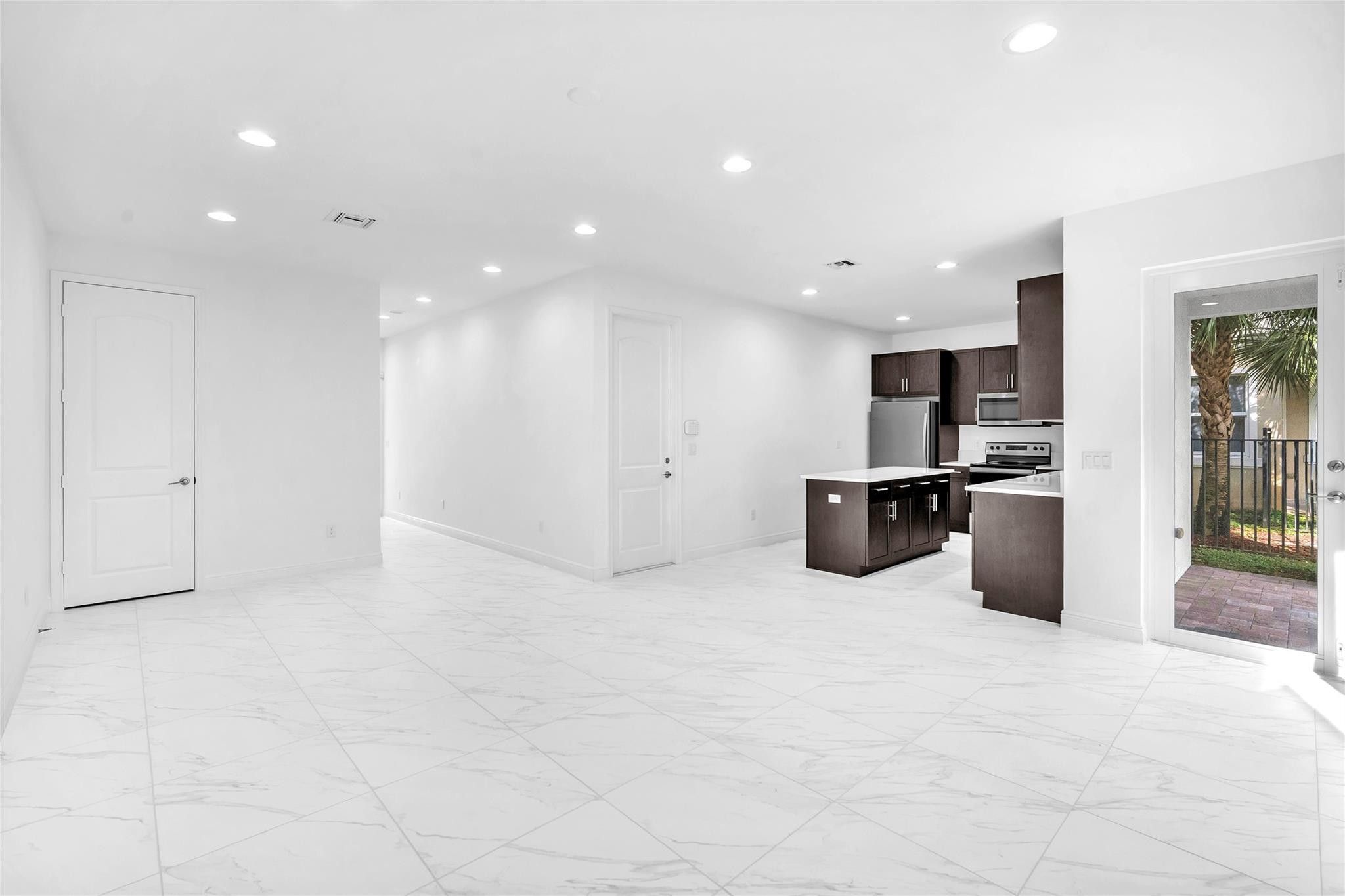 6947 Pines Circle, Unit 21 Coconut Creek, FL 33073 - Photo 7 of 24 Photo 7