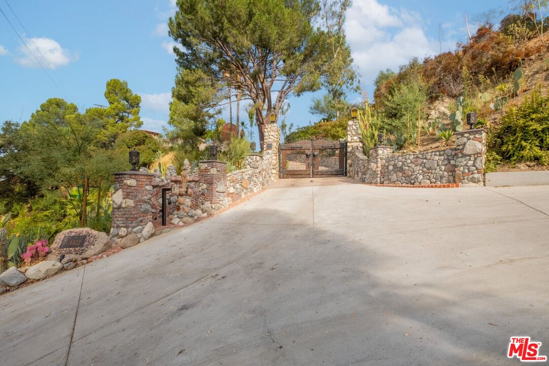 6820 Parsons Trail Tujunga, CA 91042 - Photo 1 of 36 a view of a street with houses