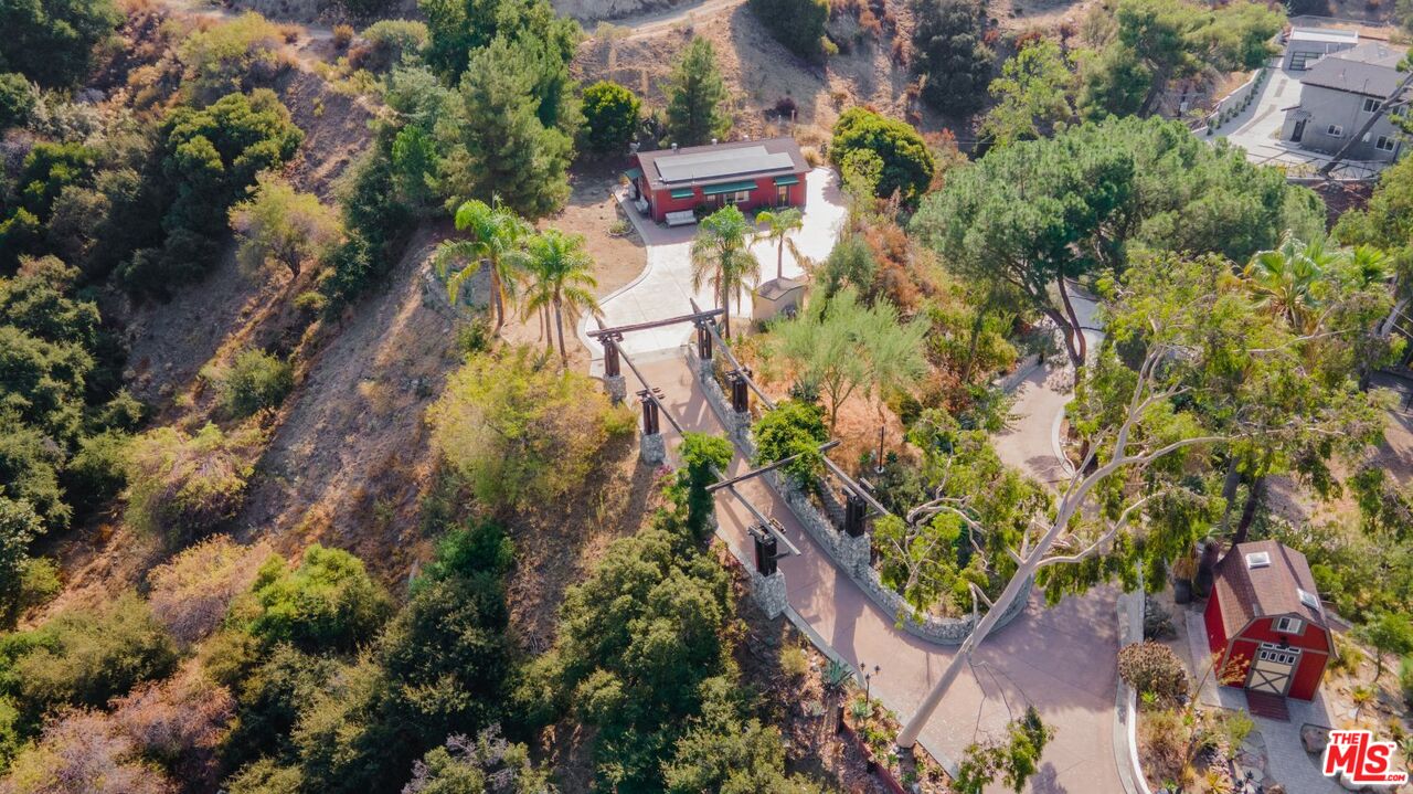 6820 Parsons Trail Tujunga, CA 91042 - Photo 29 of 36 an aerial view of houses with yard