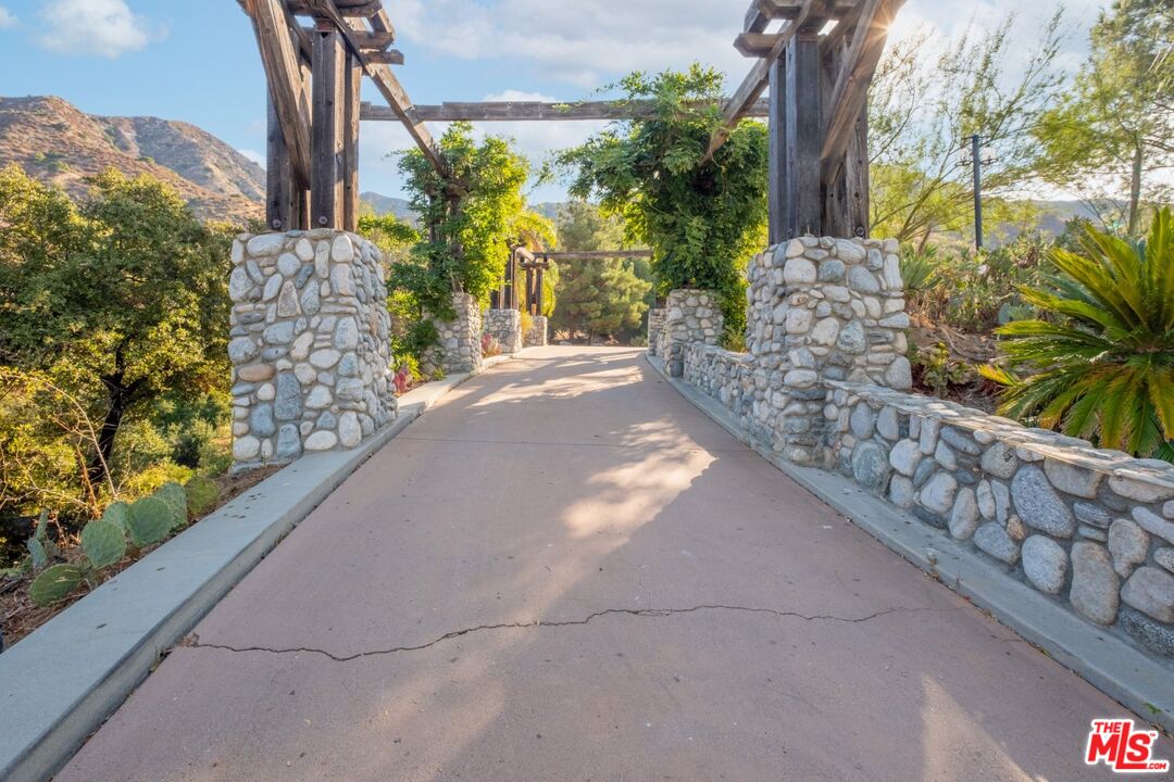 6820 Parsons Trail Tujunga, CA 91042 - Photo 6 of 36