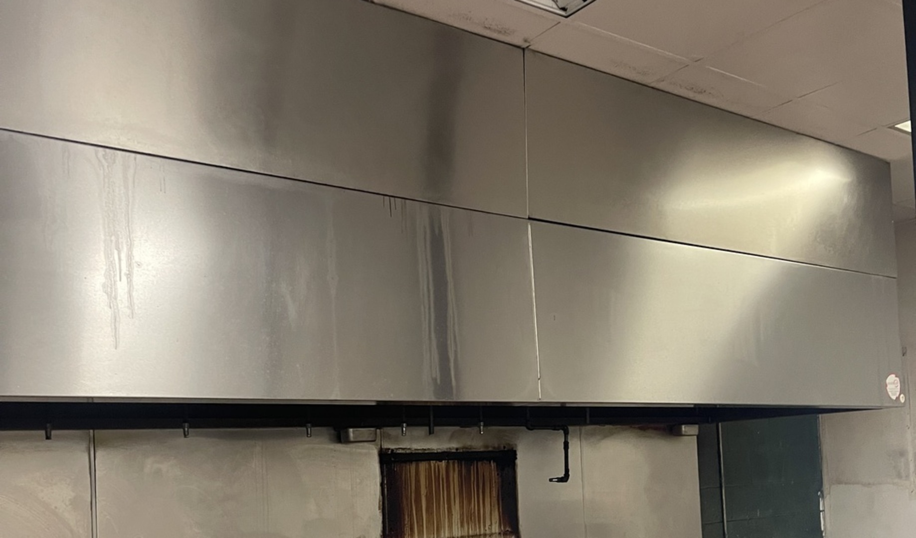 1623 North Halsted Street Chicago, IL 60614 - Photo 4 of 9 a close up of a microwave