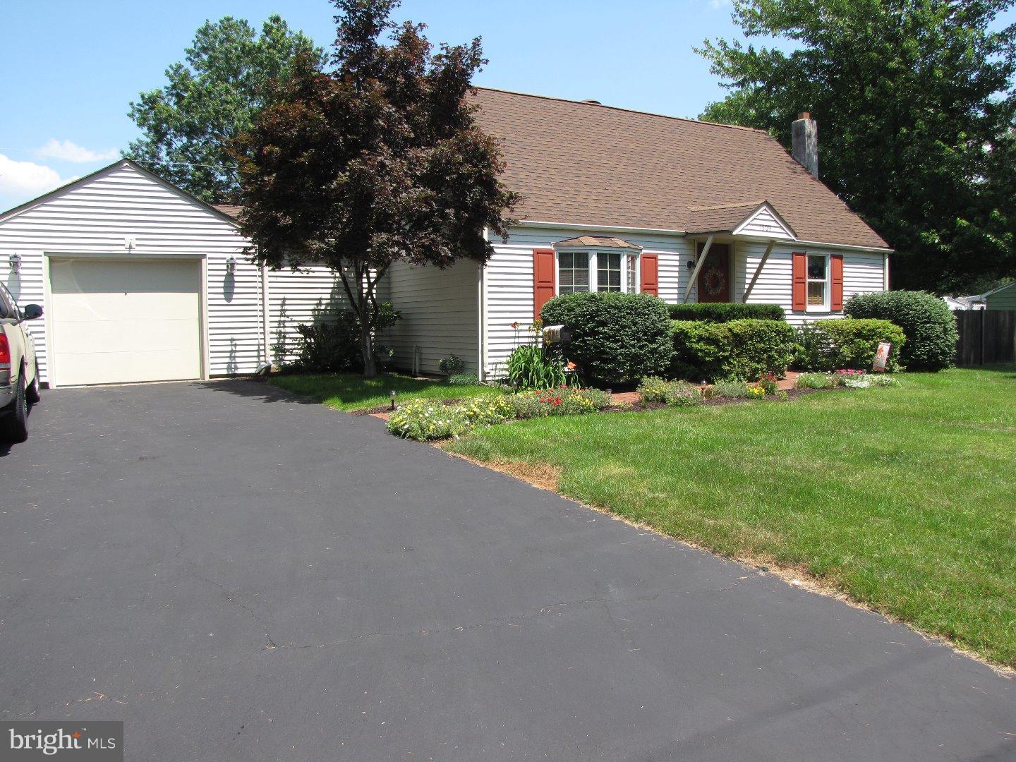 1309 West County Line Road Warminster, PA 18974 - Photo 2 of 23
