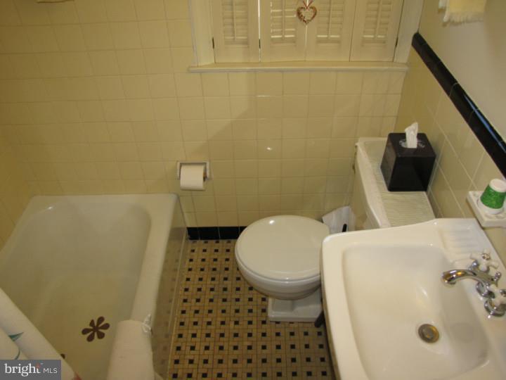 1309 West County Line Road Warminster, PA 18974 - Photo 19 of 23 Bathroom