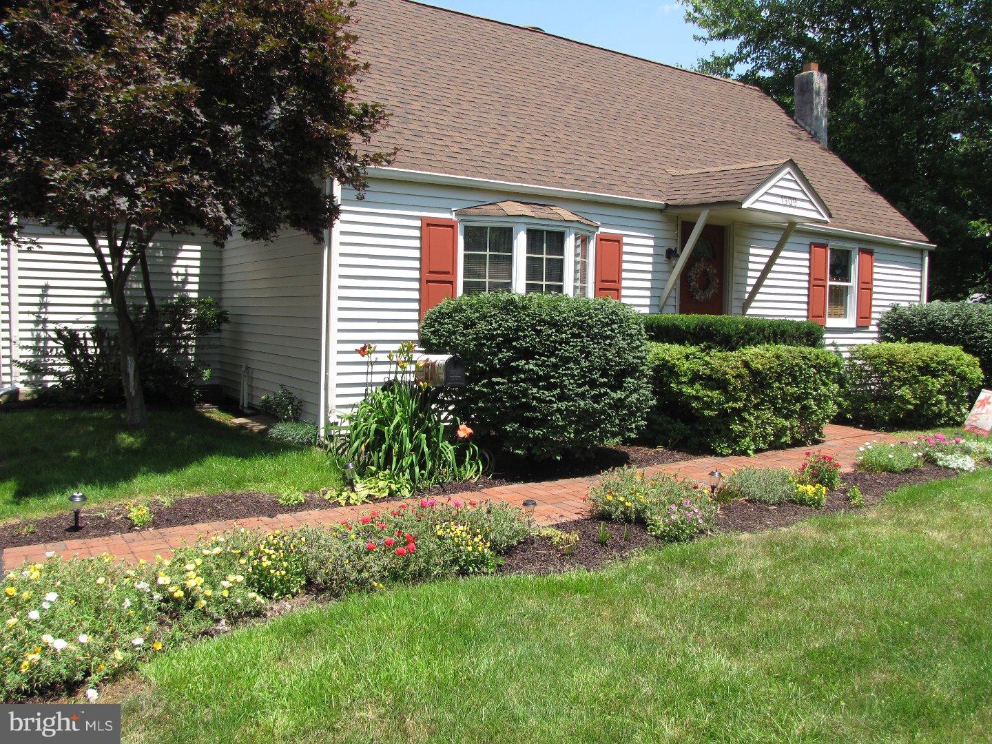 1309 West County Line Road Warminster, PA 18974 - Photo 3 of 23