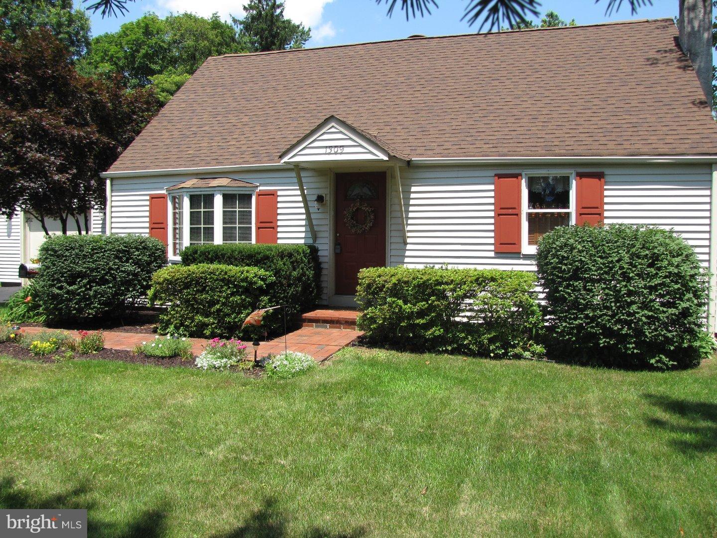 1309 West County Line Road Warminster, PA 18974 - Photo 4 of 23
