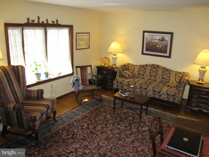 1309 West County Line Road Warminster, PA 18974 - Photo 5 of 23 Living Room