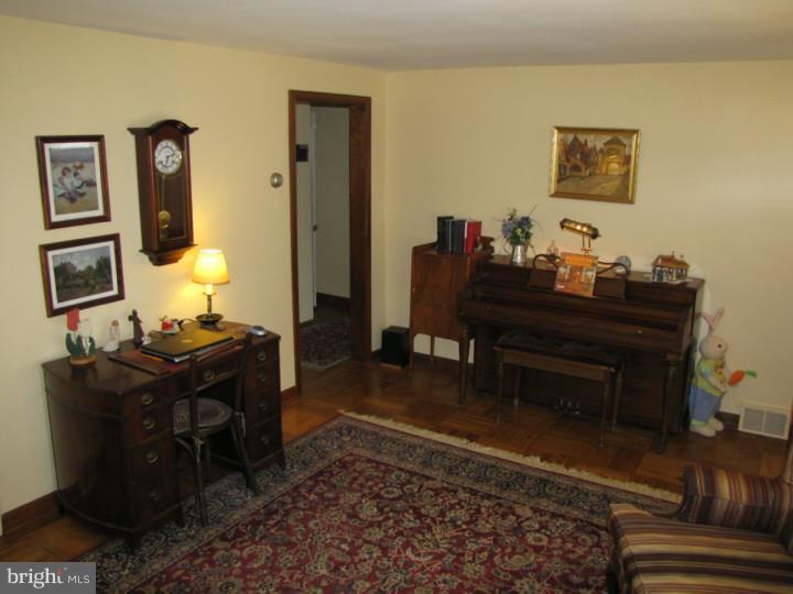1309 West County Line Road Warminster, PA 18974 - Photo 7 of 23 Living Room