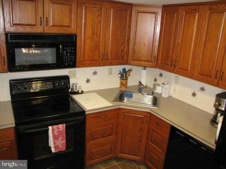 1309 West County Line Road Warminster, PA 18974 - Photo 8 of 23 Kitchen