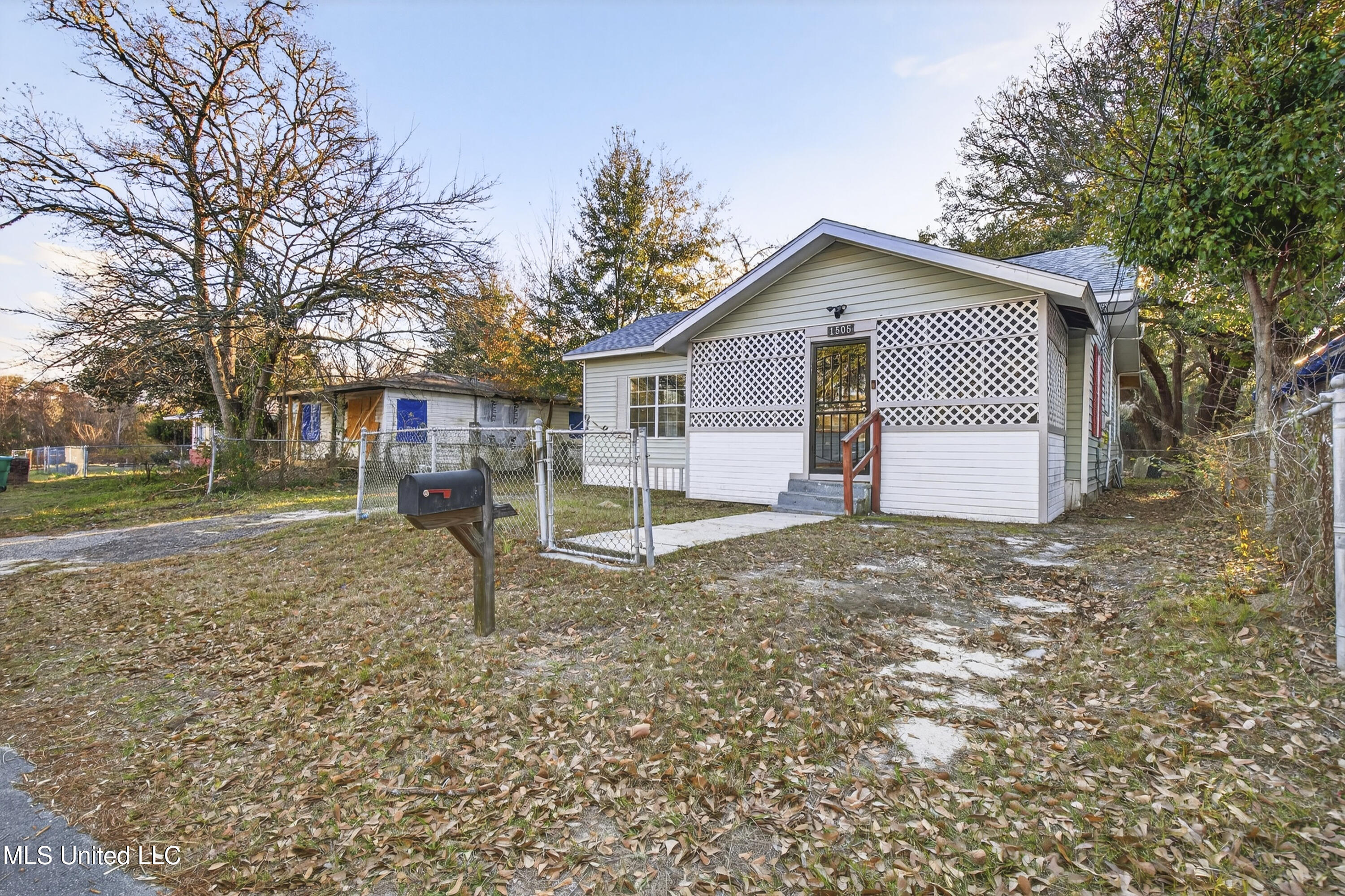 1505 R Dixie Avenue Gulfport, MS 39501 - Photo 2 of 25 1505DixieAve-2