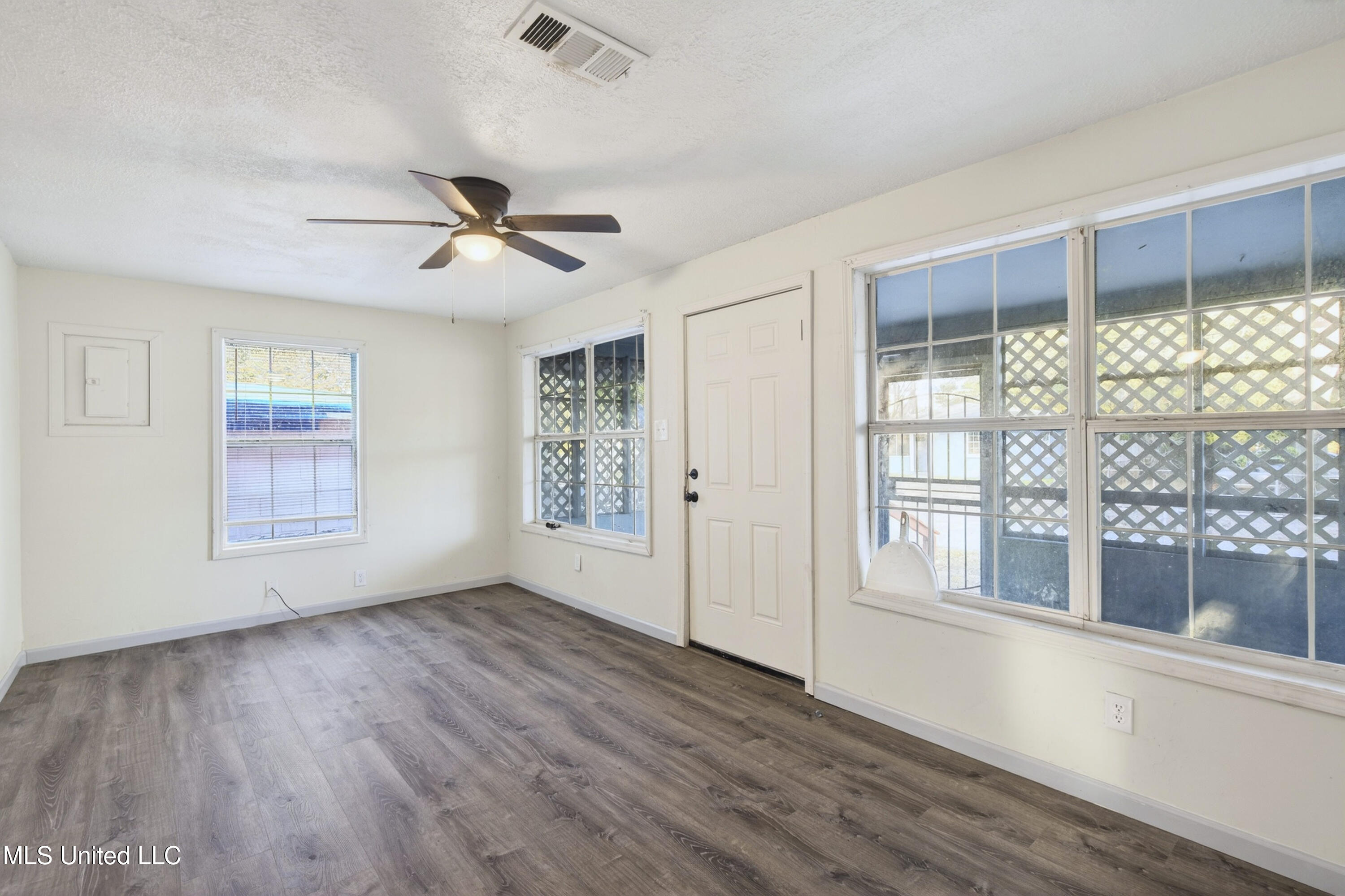 1505 R Dixie Avenue Gulfport, MS 39501 - Photo 6 of 25 1505DixieAve-6