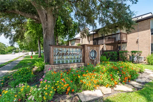 a sign that is in front of flowers