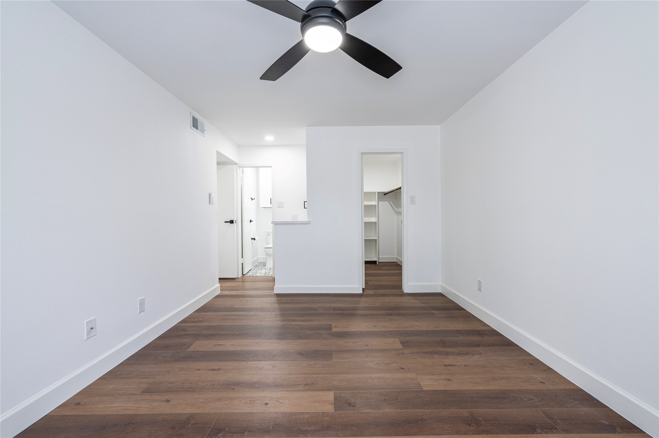 1500 Bay Area Boulevard, Unit 331 Houston, TX 77058 - Photo 16 of 27 a view of an empty room with wooden floor and a ceiling fan