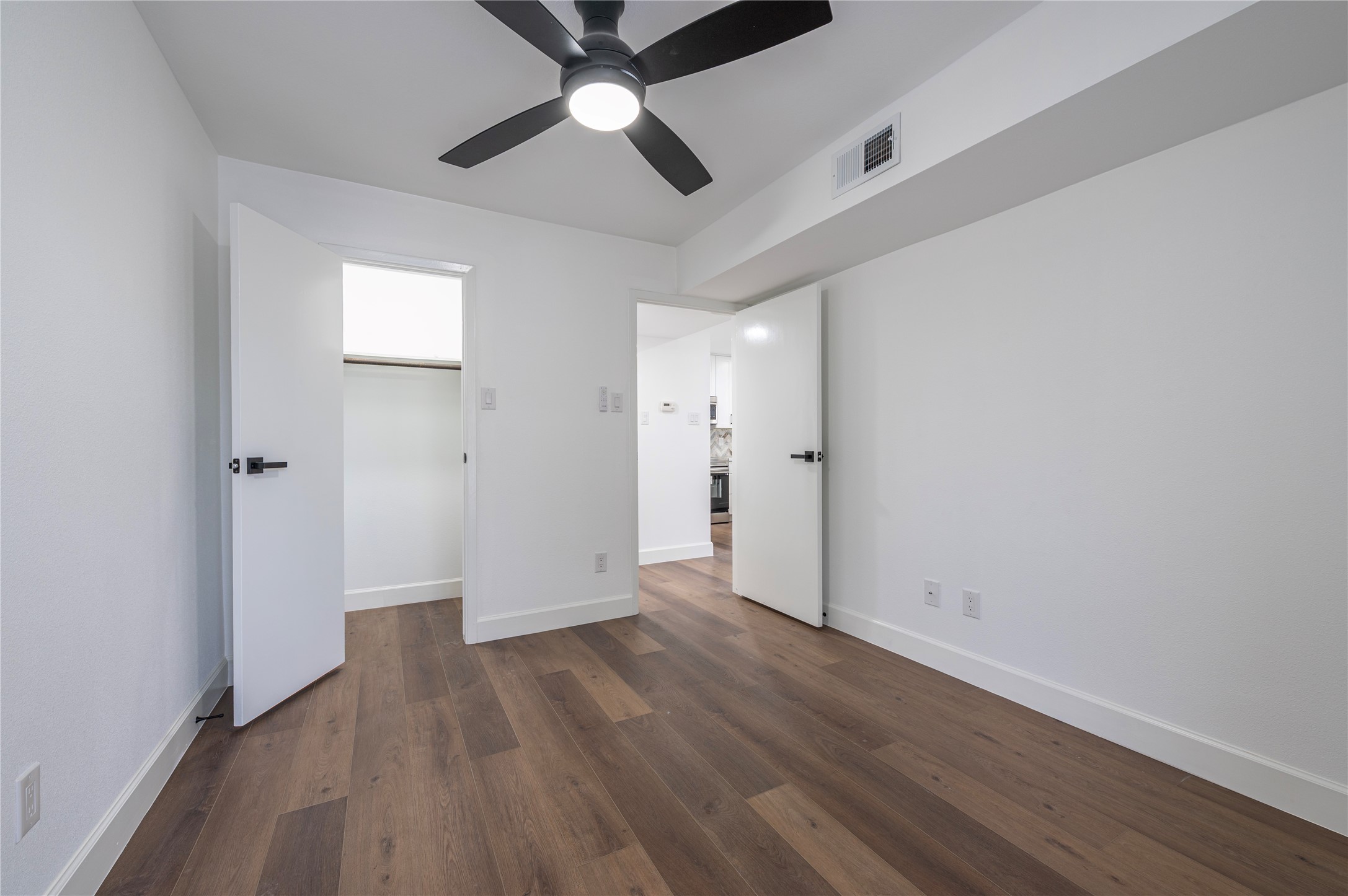 1500 Bay Area Boulevard, Unit 331 Houston, TX 77058 - Photo 20 of 27 an empty room with wooden floor and a ceiling fan