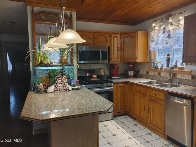 $284,900 | 413 Liddle Harris Road, Putnam Station, NY 12861