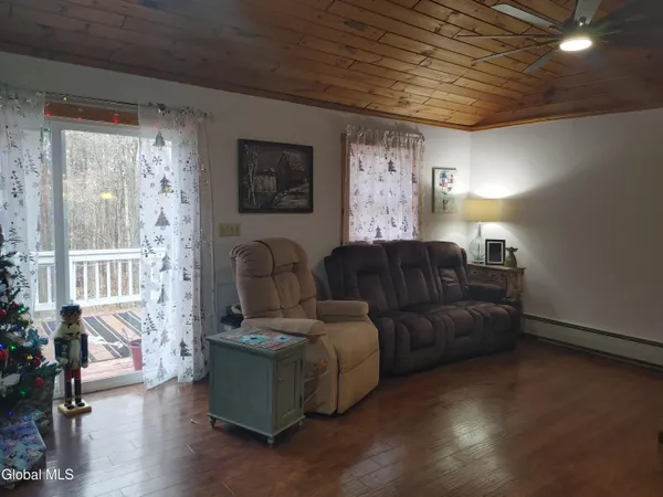 $284,900 | 413 Liddle Harris Road, Putnam Station, NY 12861