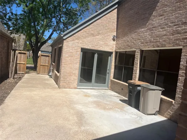 $2,300 | 11831 Oak Meadow Drive, Meadows Place, TX 77477