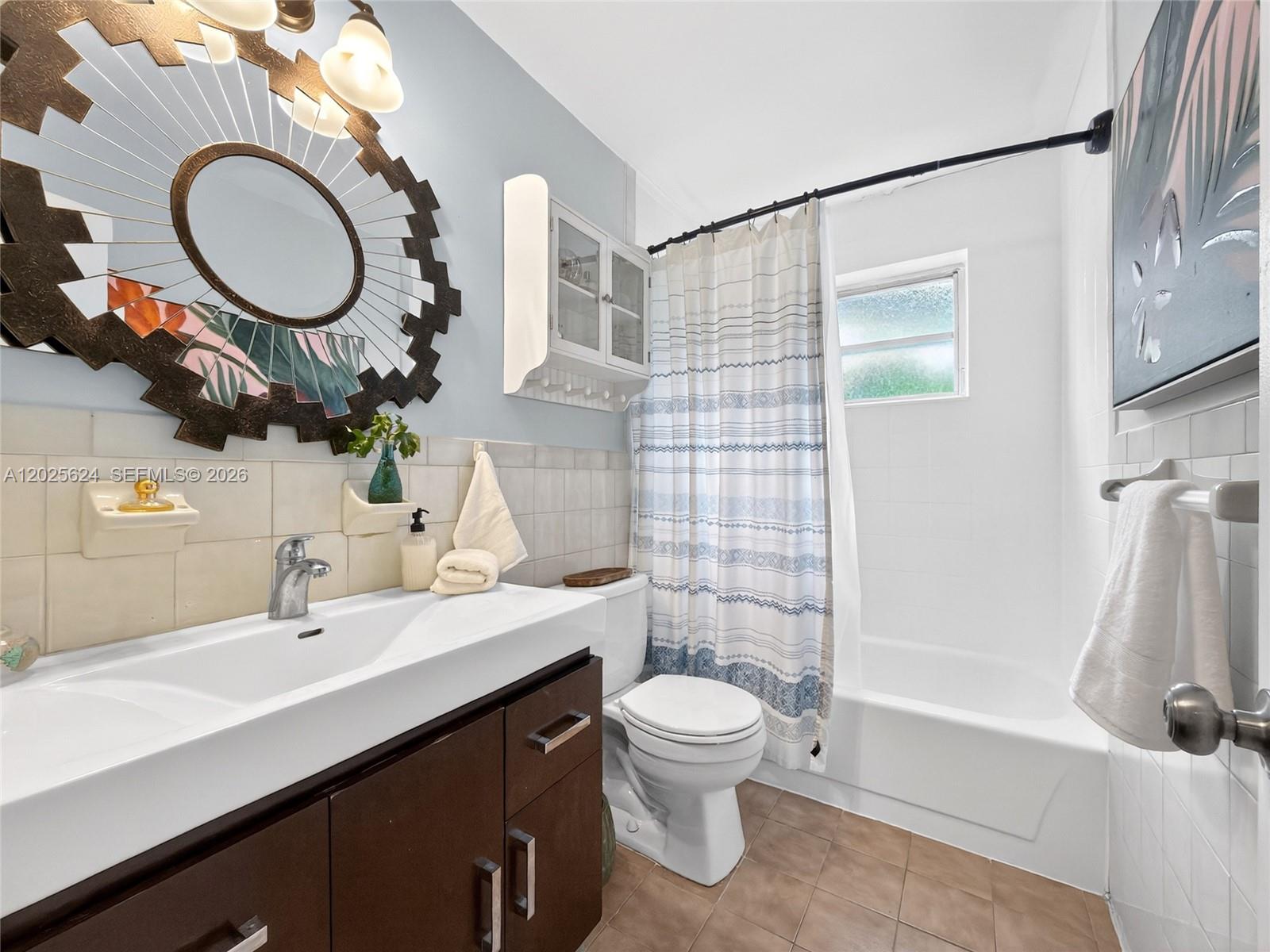 9231 Southwest 16th Street Miami, FL 33165 - Photo 23 of 29 In-law quaters- Bath